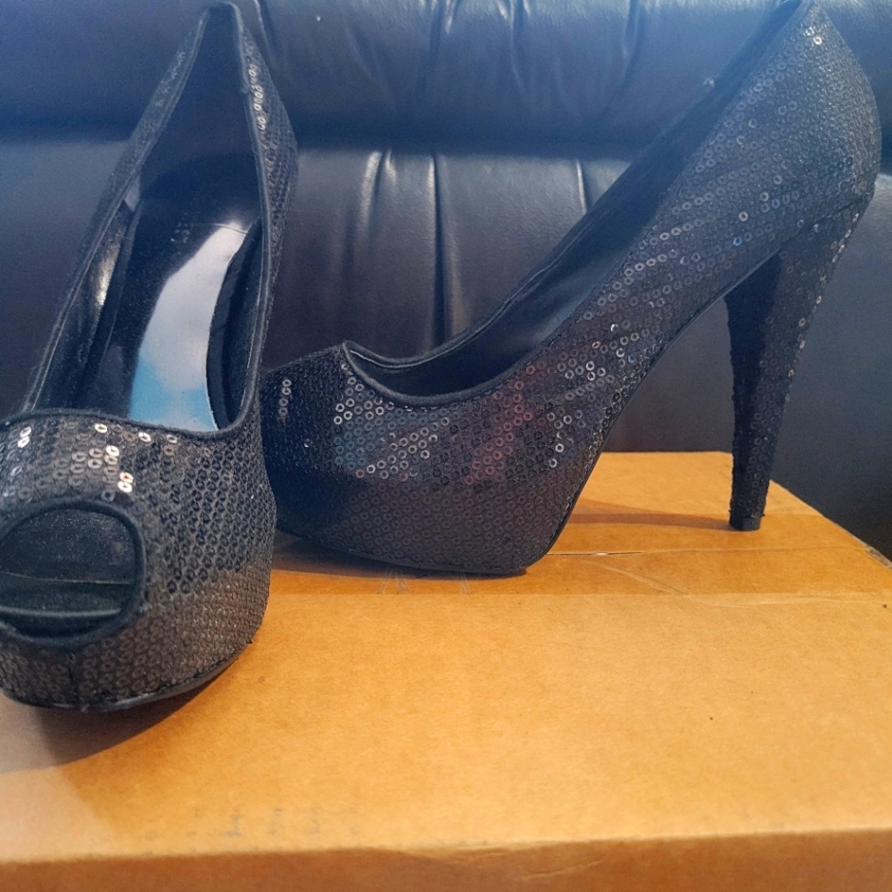 Shoes sizes 8, 8.5 and 9